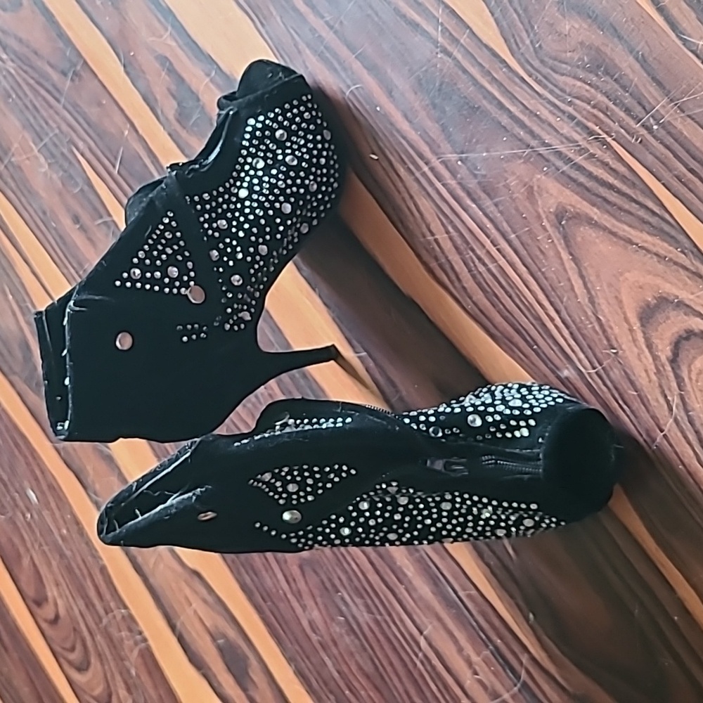 Womans heel ankle booties
